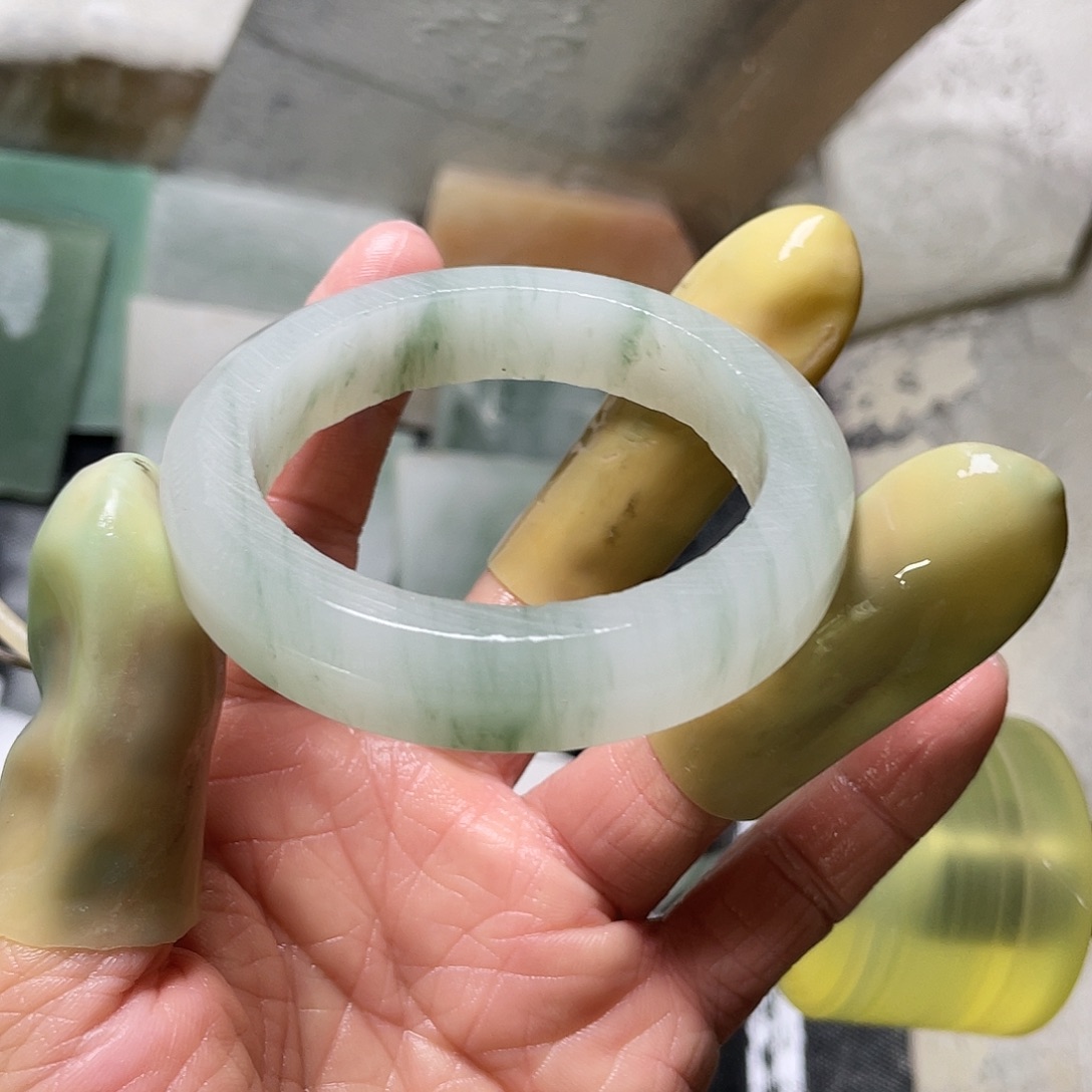 芬***芳定制石英质玉（天山翠）定制