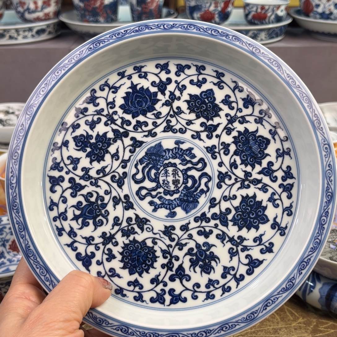 仿明缠枝莲纹壶承