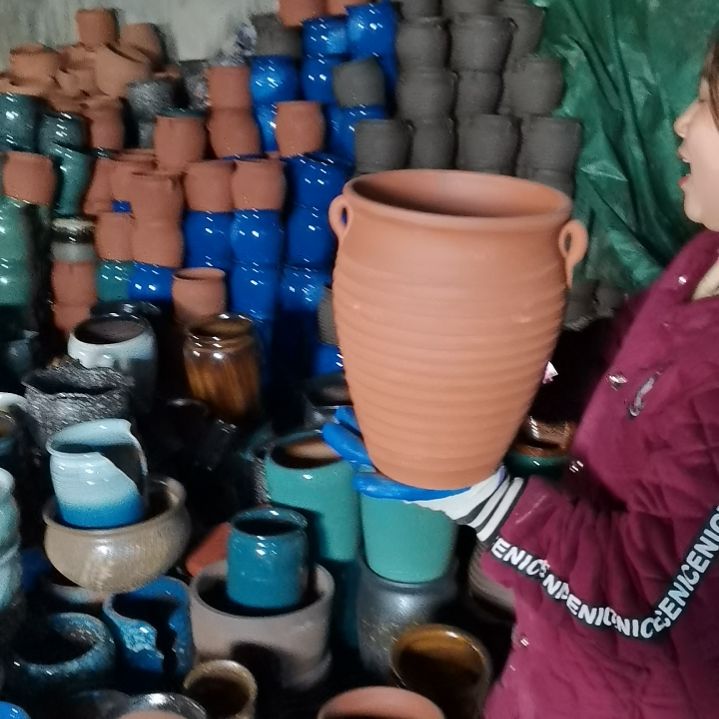 红陶口20高27瑕疵底裂