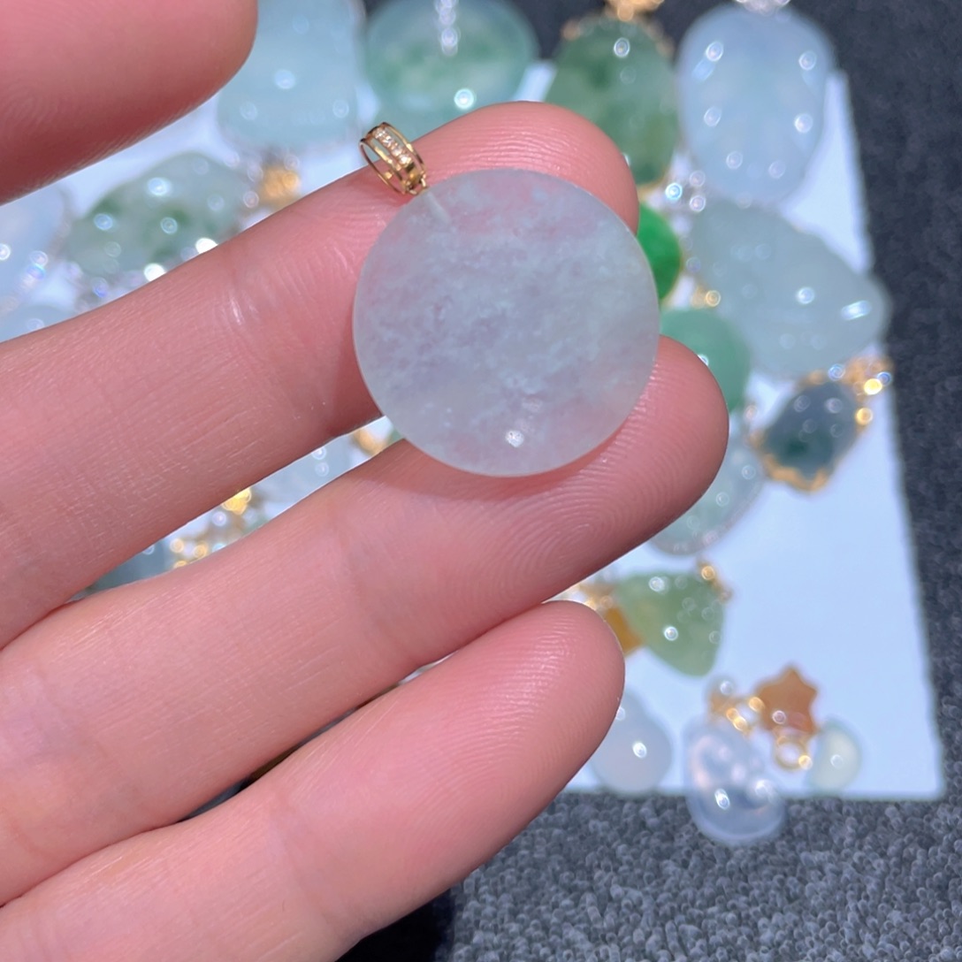 翡翠颈饰18K金镶嵌翡翠