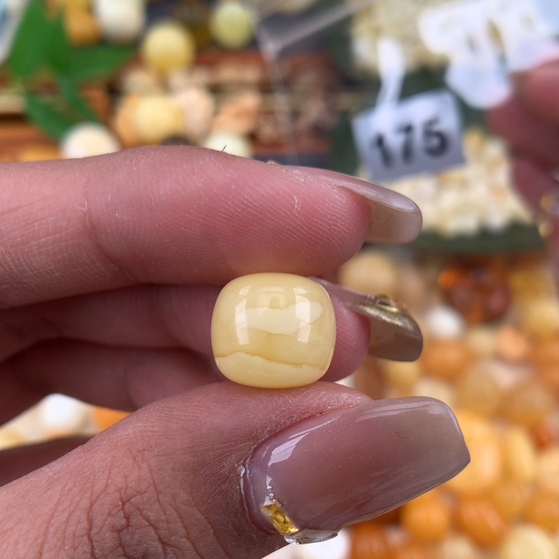 琥珀珠宝奇石未镶嵌11.8