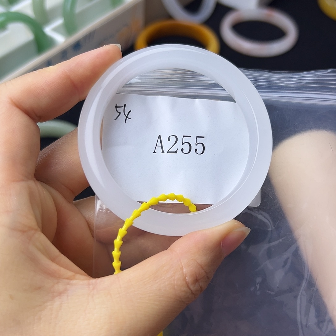 石英质玉未镶嵌手镯