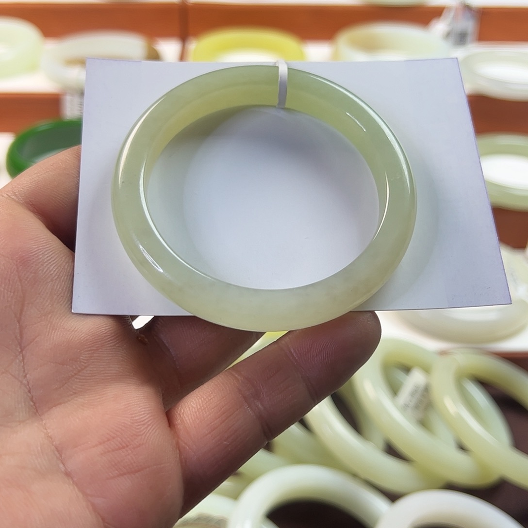 未镶嵌手镯和田玉且末半山半水