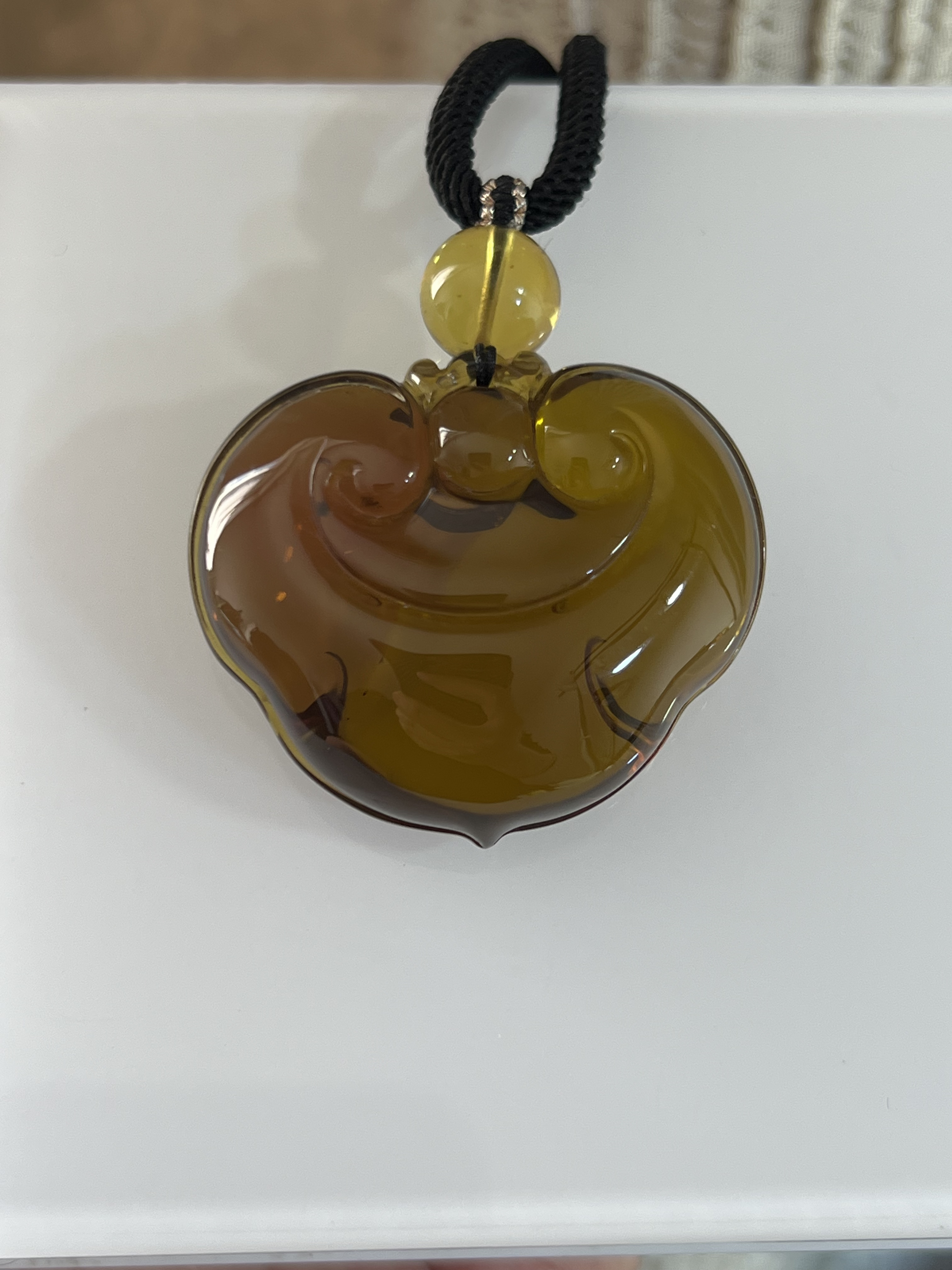 天然缅甸琥珀老矿红绿茶珀如意爱心吊坠天然保真支持鉴定复检