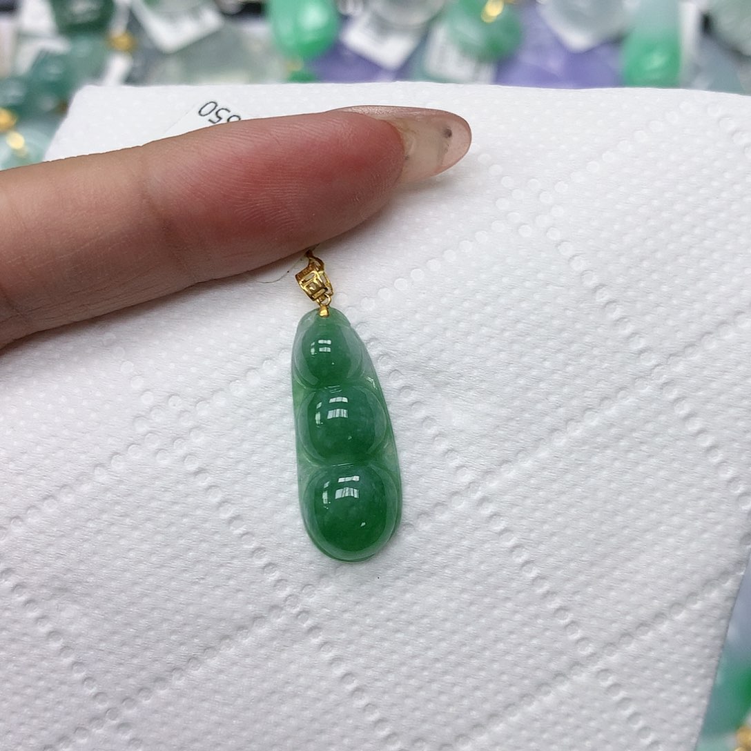 颈饰18K金镶嵌翡翠