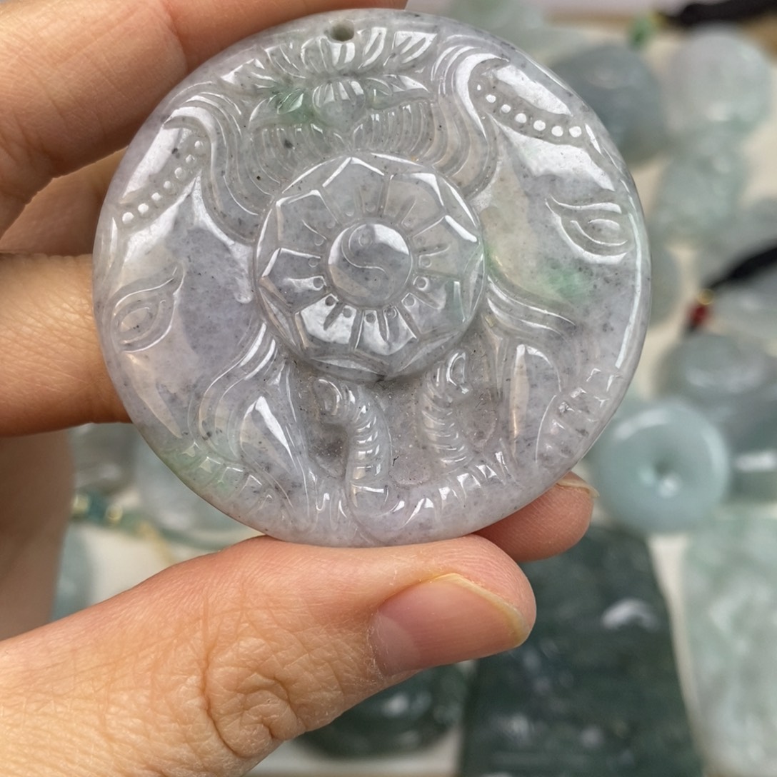 翡翠颈饰未镶嵌双象