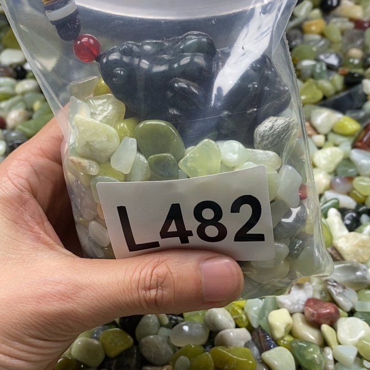 蛇纹石玉鱼缸石未镶嵌