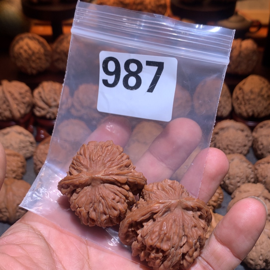 灵***体桃核把件四座楼987号