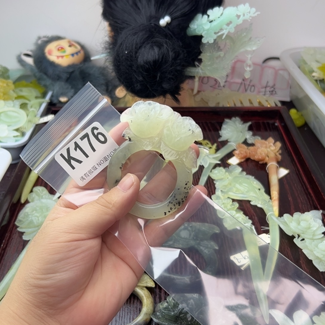 一***包蛇纹石玉合金发饰