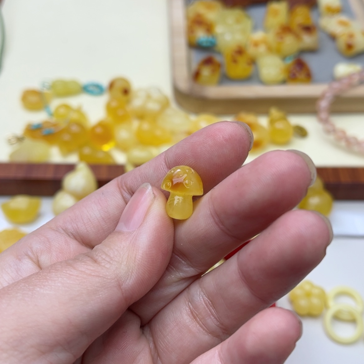 【闪购商品】蜜蜡裸石未镶嵌?****怪配饰