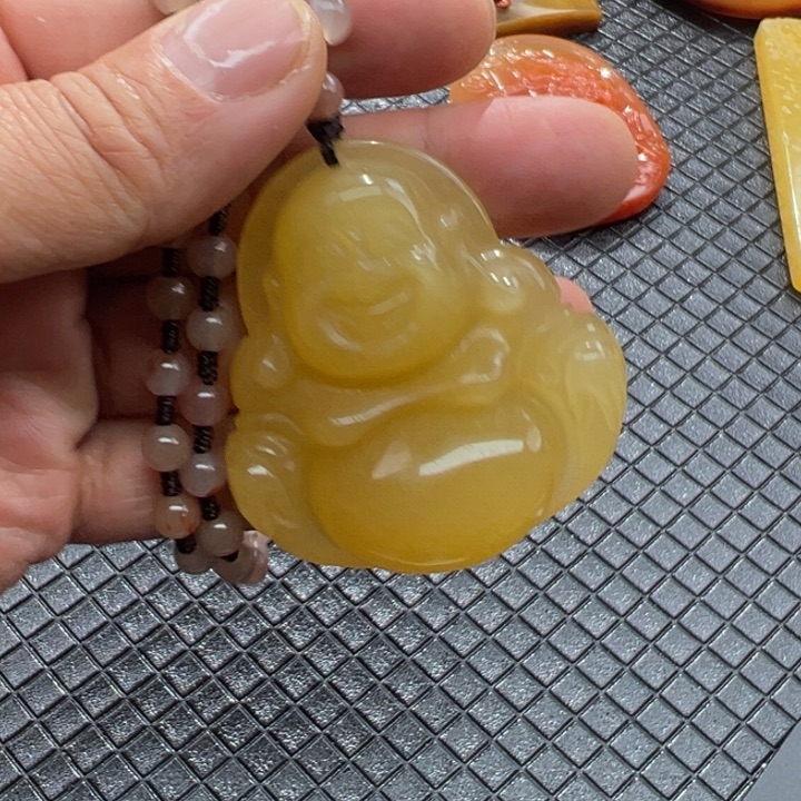石英质玉（黄龙玉）颈饰未镶嵌