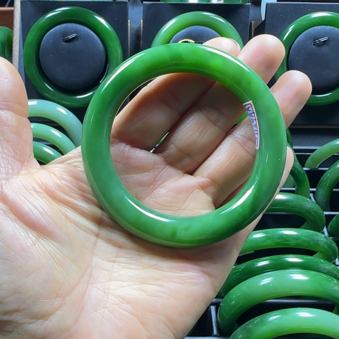 明***️和田玉未镶嵌手镯