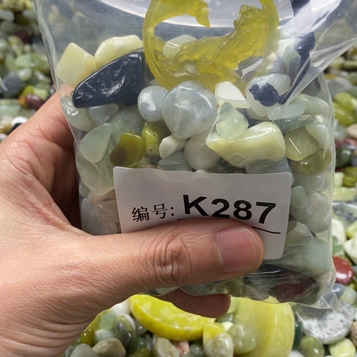 蛇纹石玉鱼缸石未镶嵌