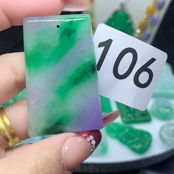 翡翠吊坠(赠链)未镶嵌