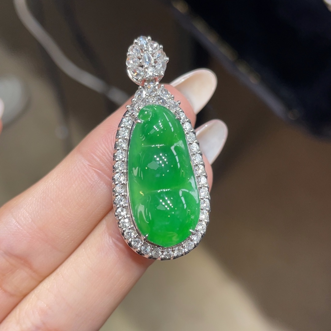 翡翠颈饰18K金镶嵌天然缅甸翡翠a货