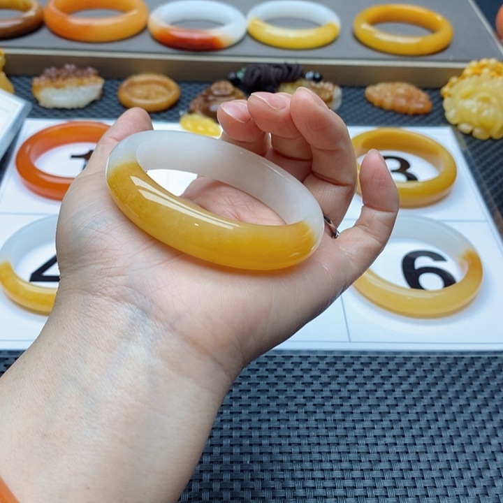 石英质玉手镯未镶嵌舍**！