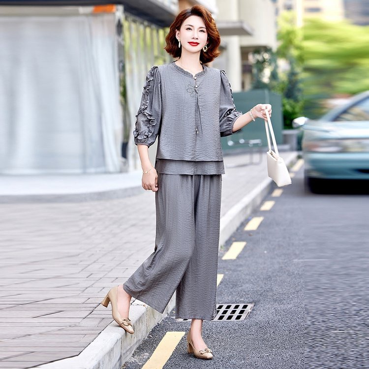 高档今年流行轻奢时尚套装女2025新款春夏轻薄妈妈遮肉显瘦两件套