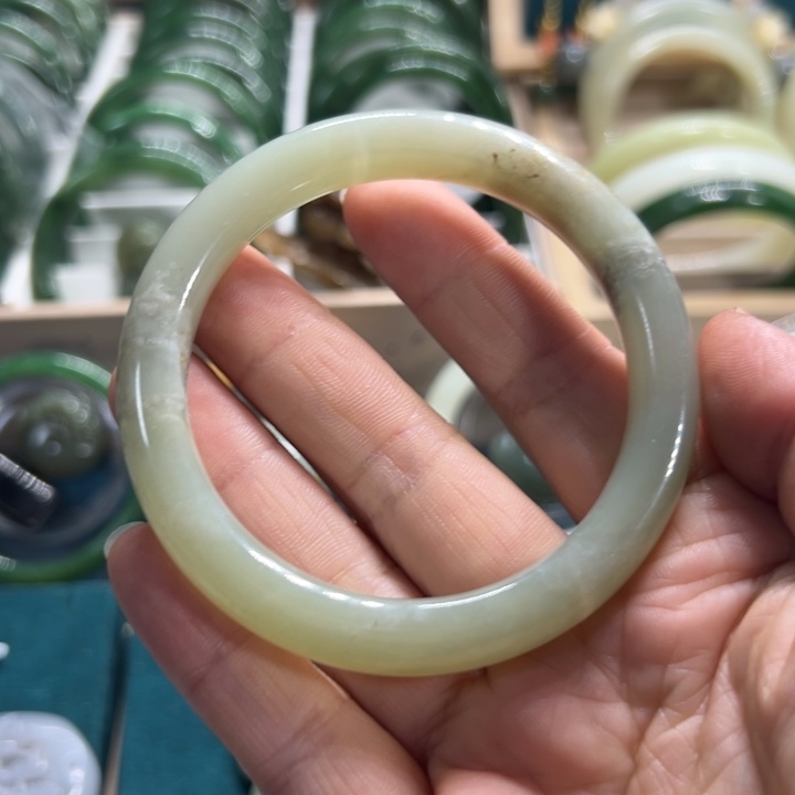 和田玉手镯未镶嵌57.1圈围5047