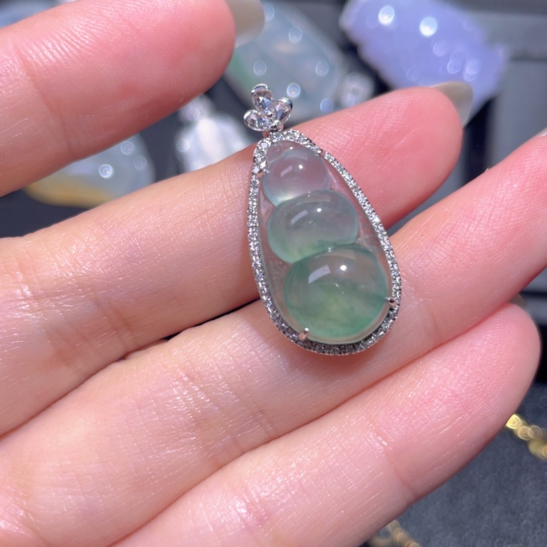 颈饰18K金镶嵌翡翠翡翠