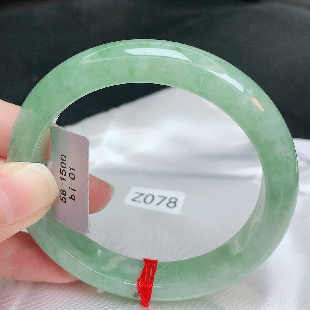 翡翠手镯未镶嵌缅甸天然A货翡翠手镯