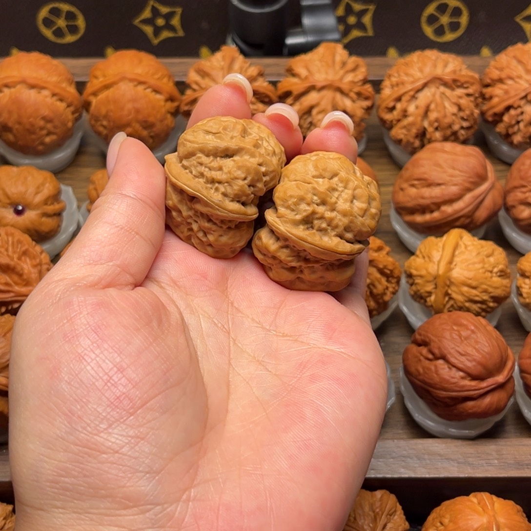 j***p文玩核桃把件蛤蟆头