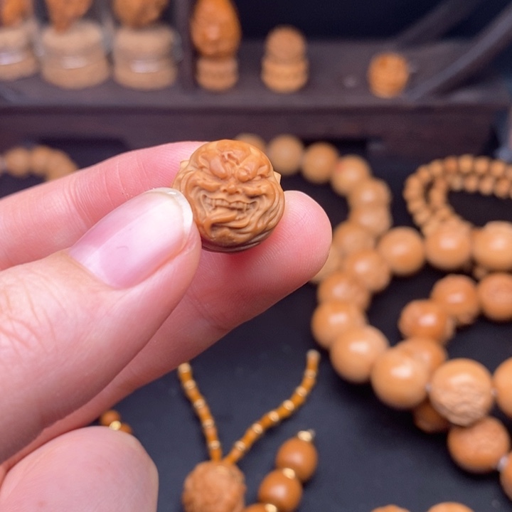 猴头核桃吊坠舔僧