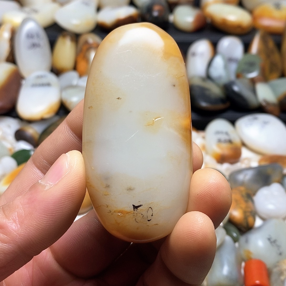 和田玉颈饰未镶嵌吊坠