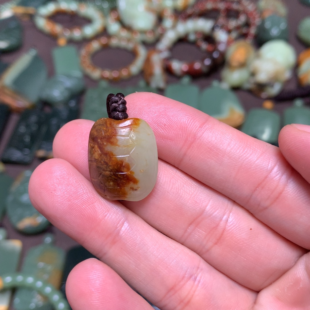 浅***陌岫岩河磨玉（透闪石质玉）未镶嵌挂件