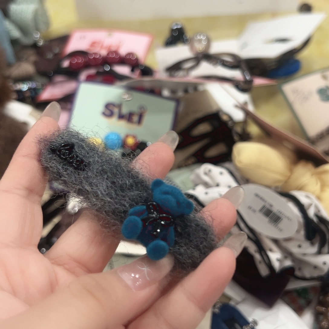 非金属灰色小熊掰掰