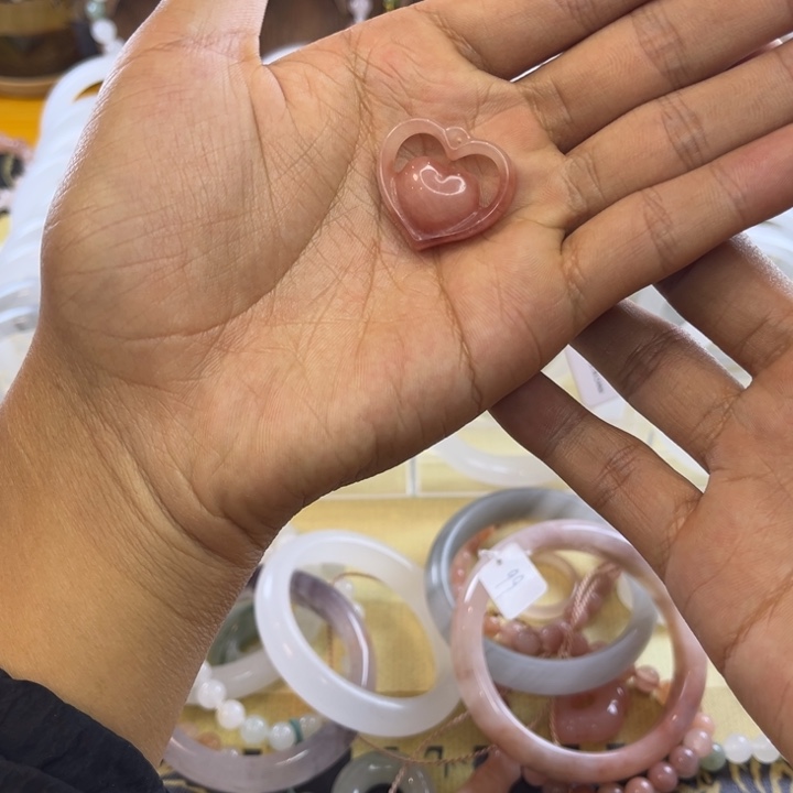 石英质玉未镶嵌颈饰