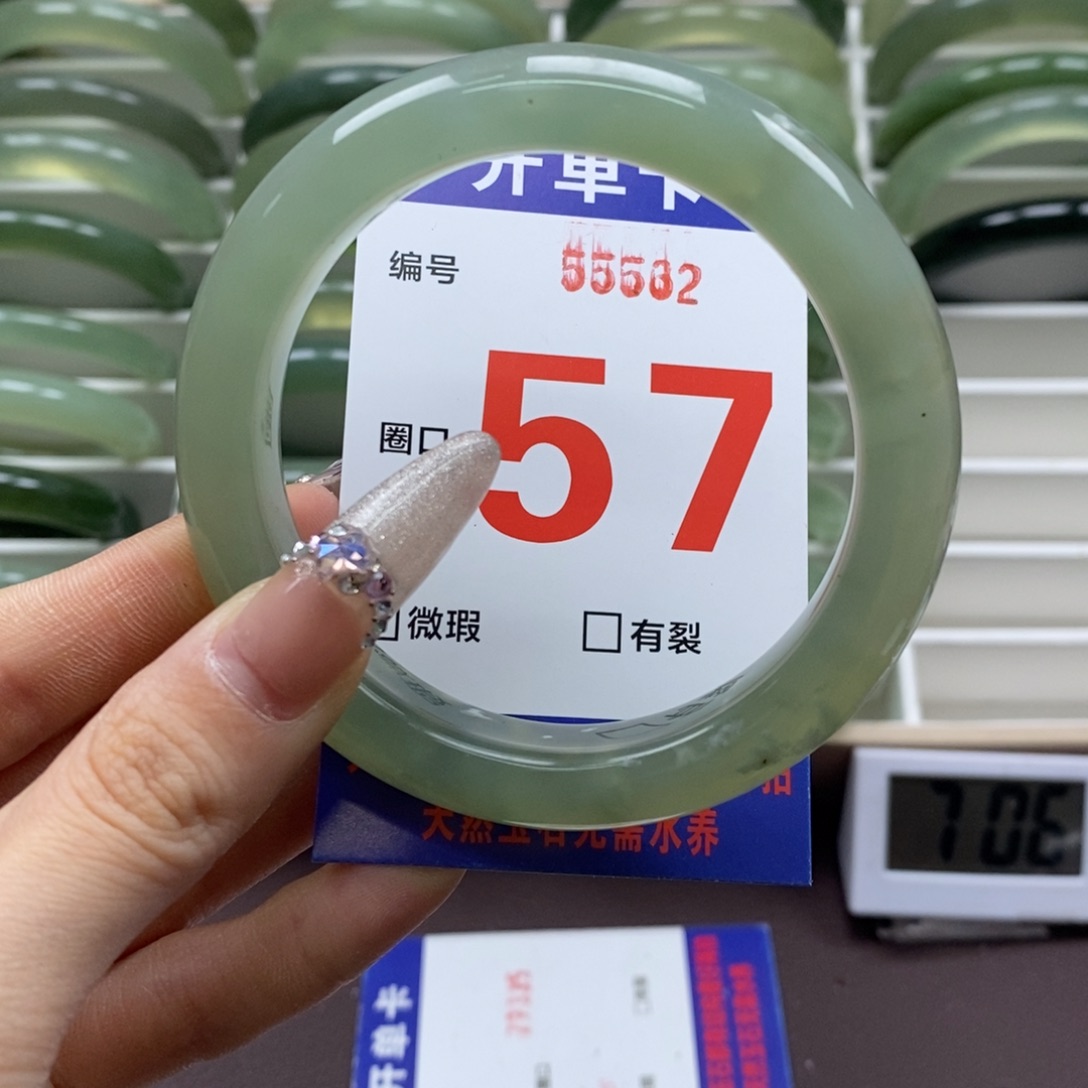 蛇纹石玉手镯未镶嵌