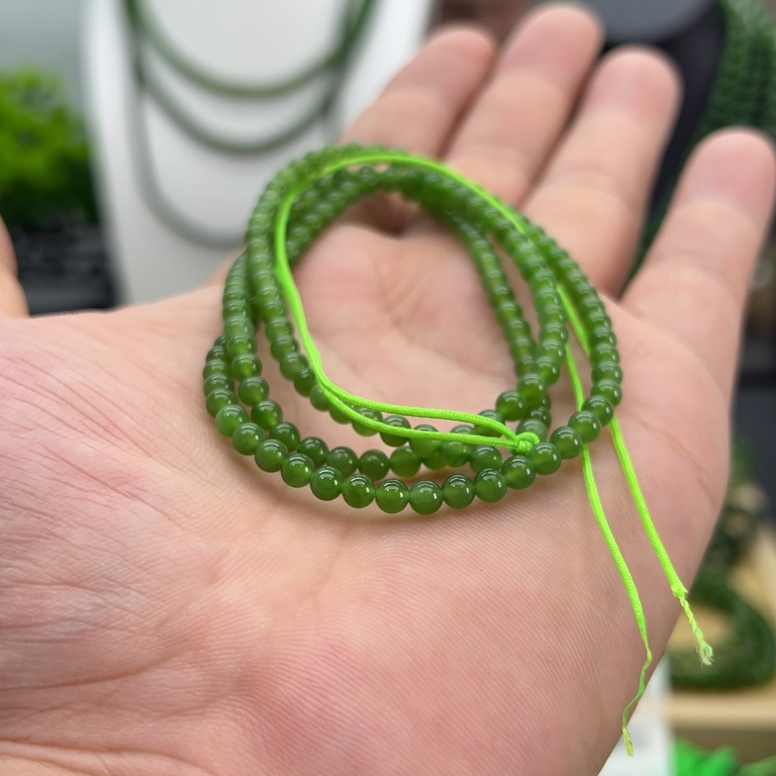 宛***和田玉（碧玉）未镶嵌颈饰卡4 阳绿 无黑 140颗