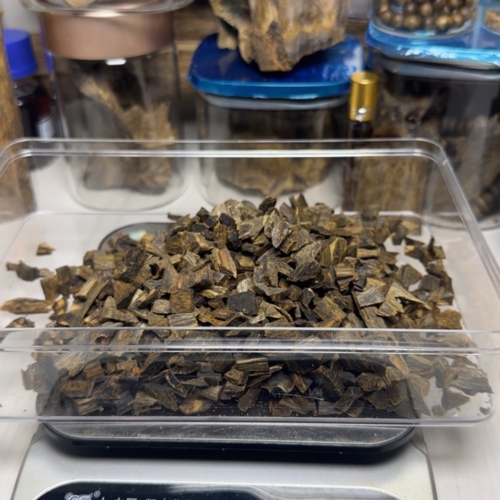木雅**逸奇楠米粒熏香料