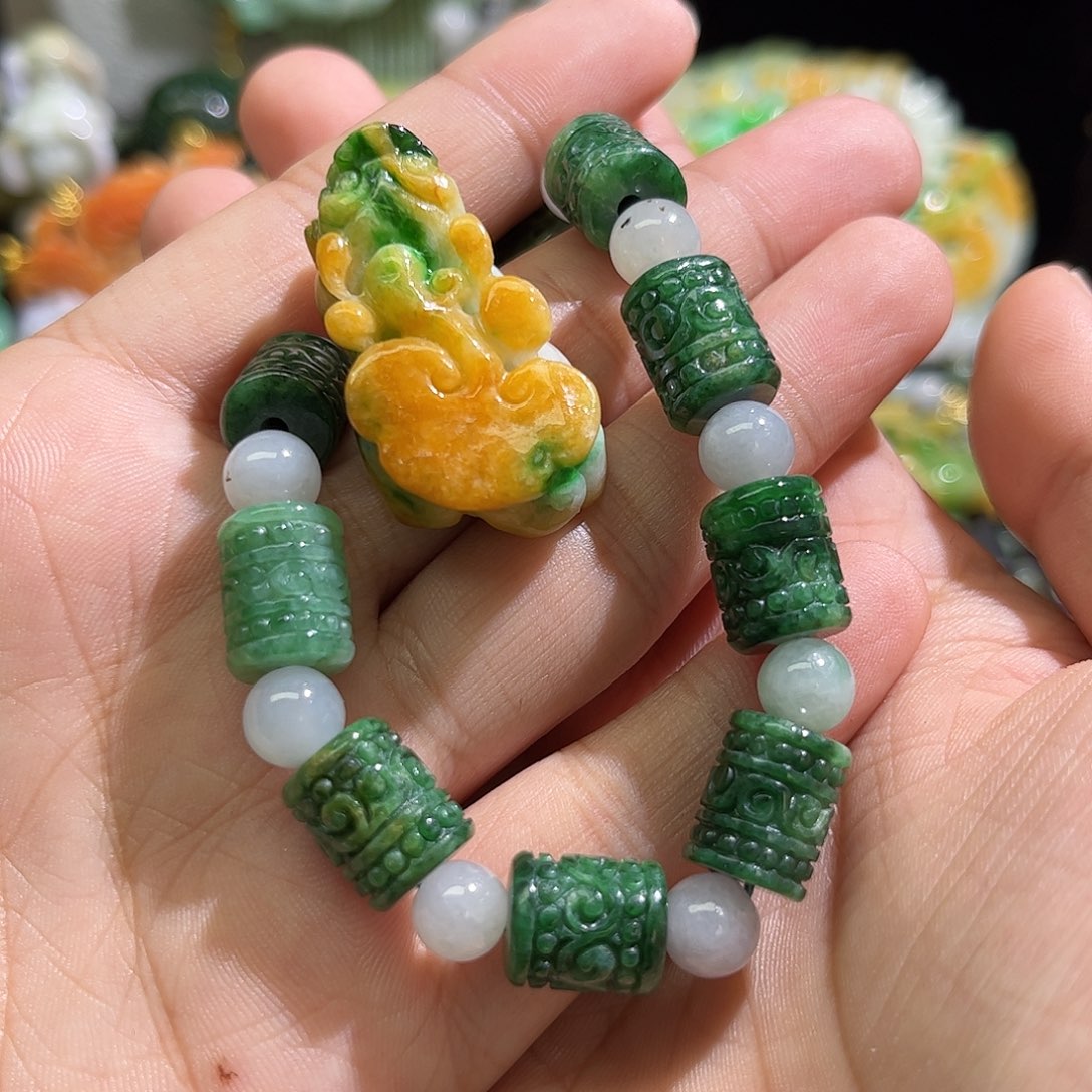 翡翠未镶嵌颈饰?***年待编织