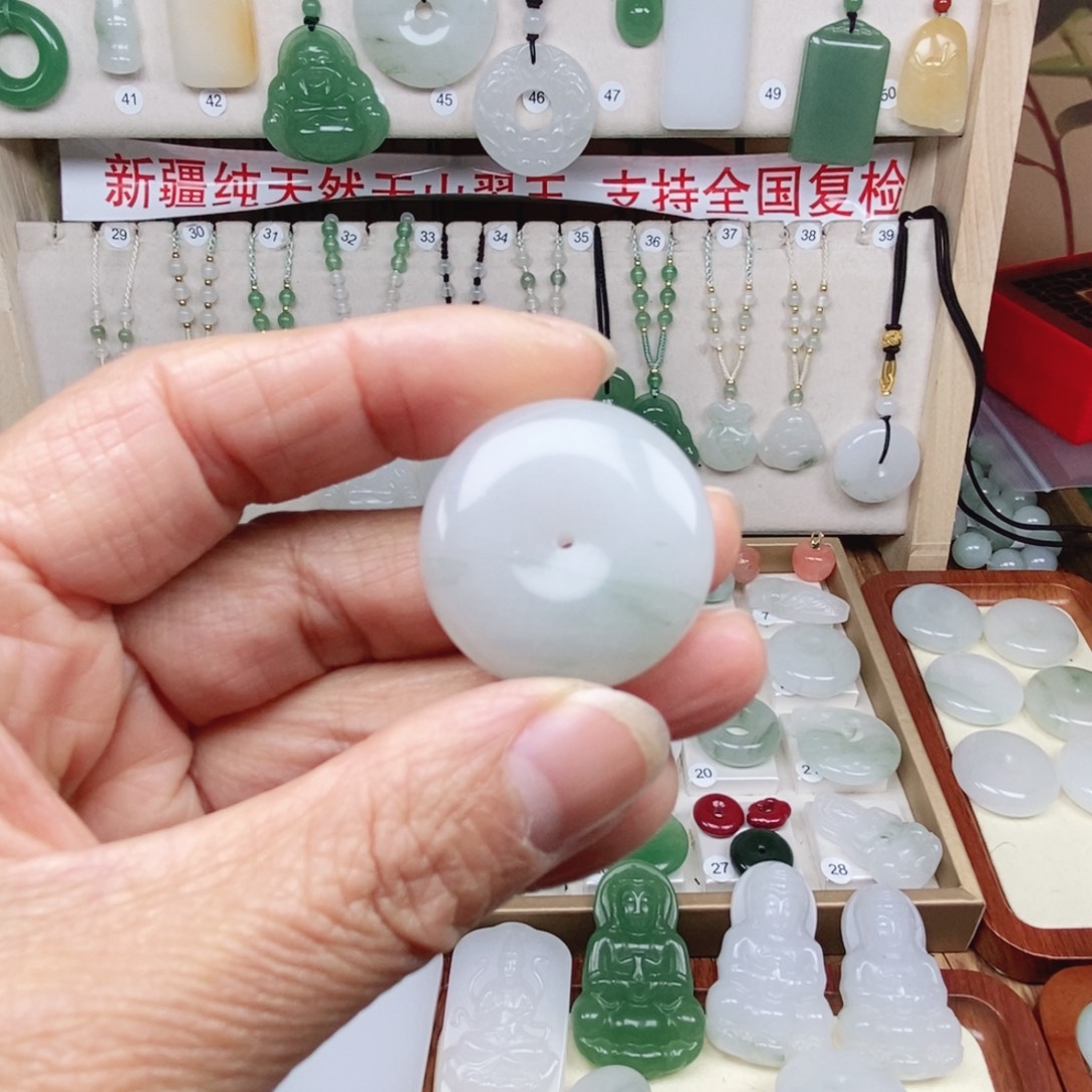 石英质玉（非洲翠）未镶嵌颈饰