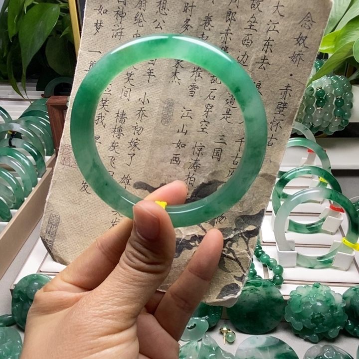 石英质玉未镶嵌手镯