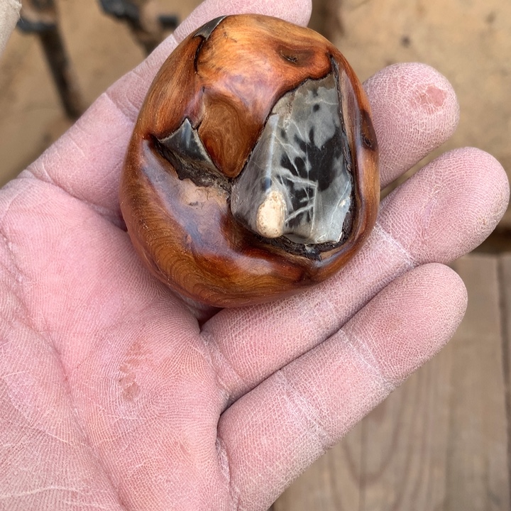 远***茶木太行风化木抱石小摆件