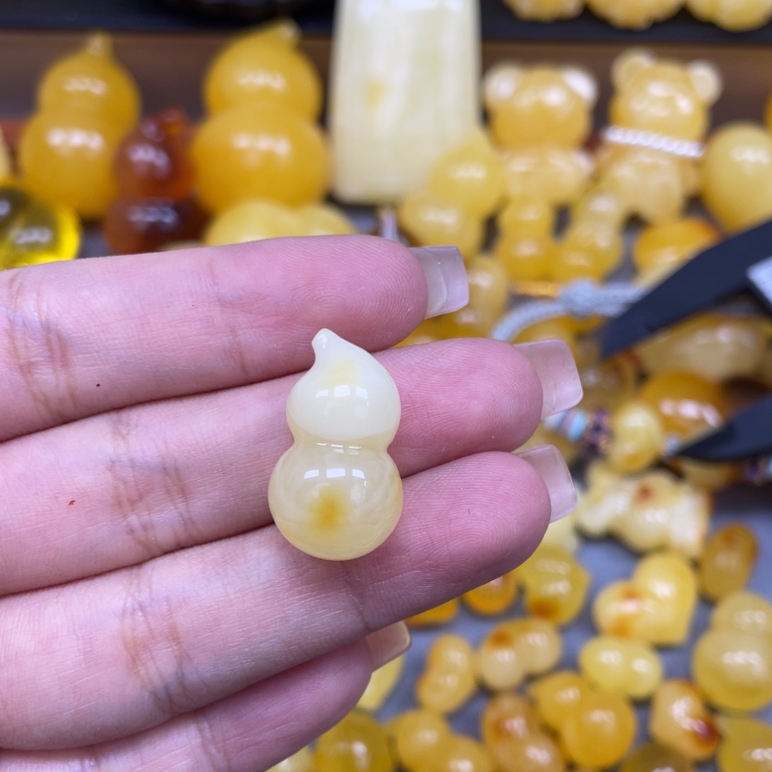 琥珀未镶嵌珠宝奇石