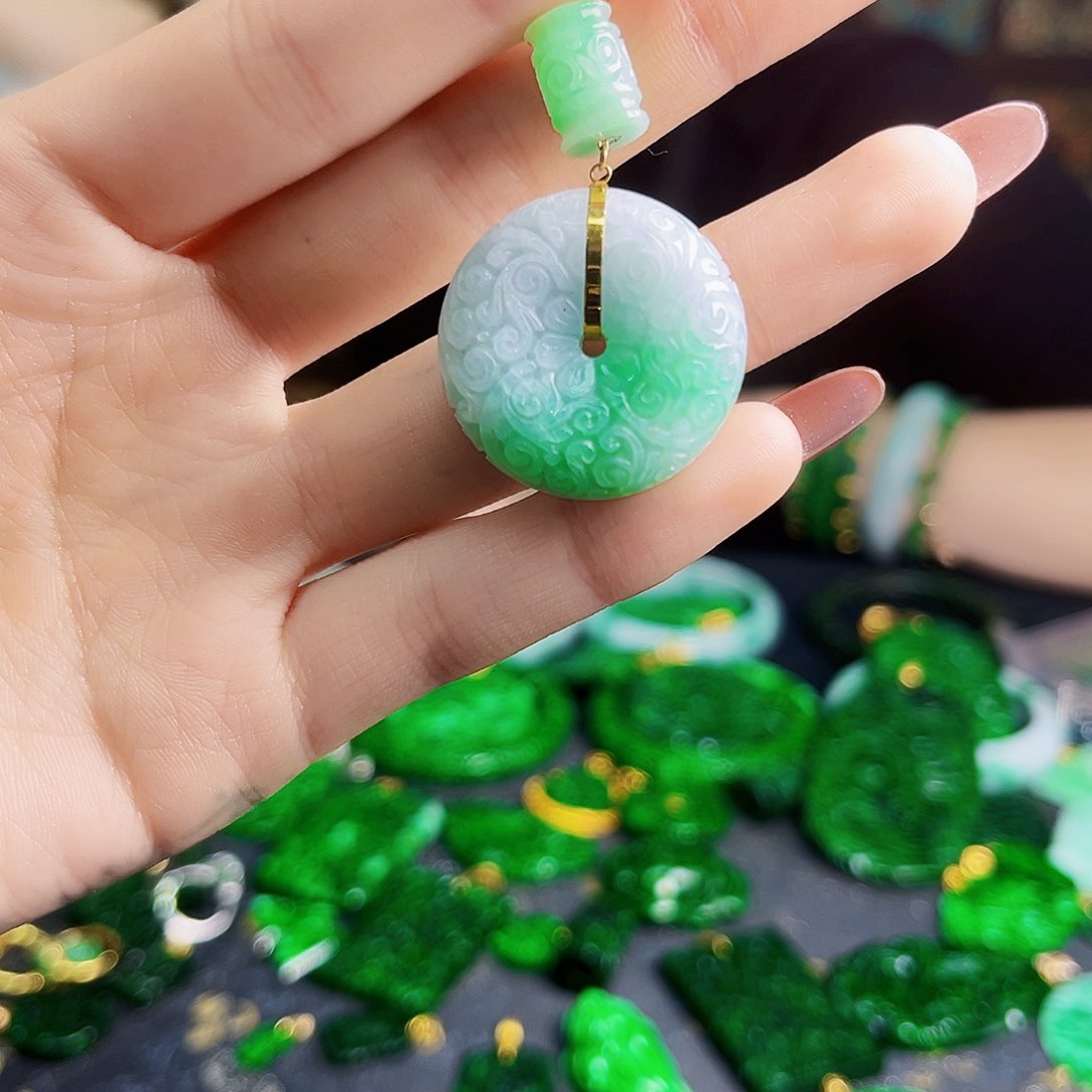 颈饰银S925镶嵌翡翠多样性