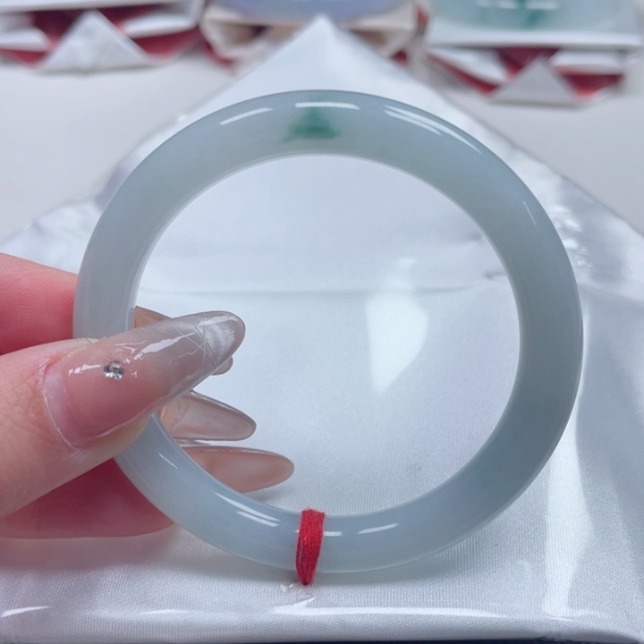 翡翠手镯未镶嵌缅甸