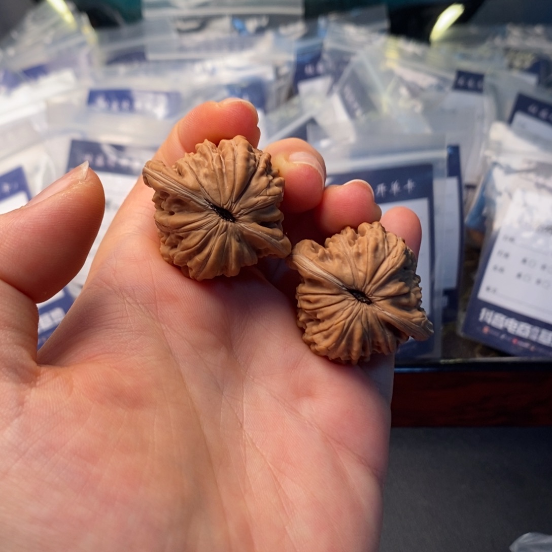 文玩核桃吊坠37汉高楼