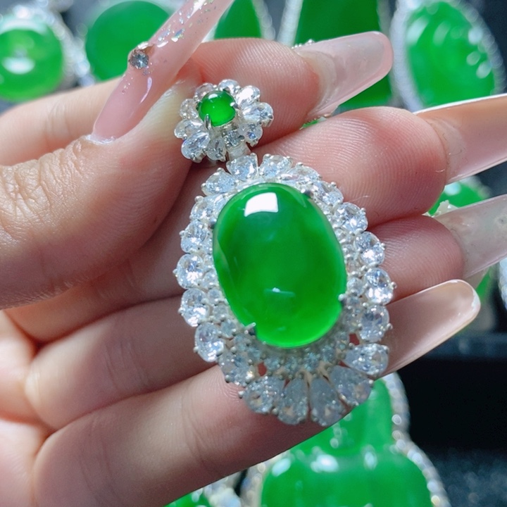 翡翠颈饰银S925镶嵌16。