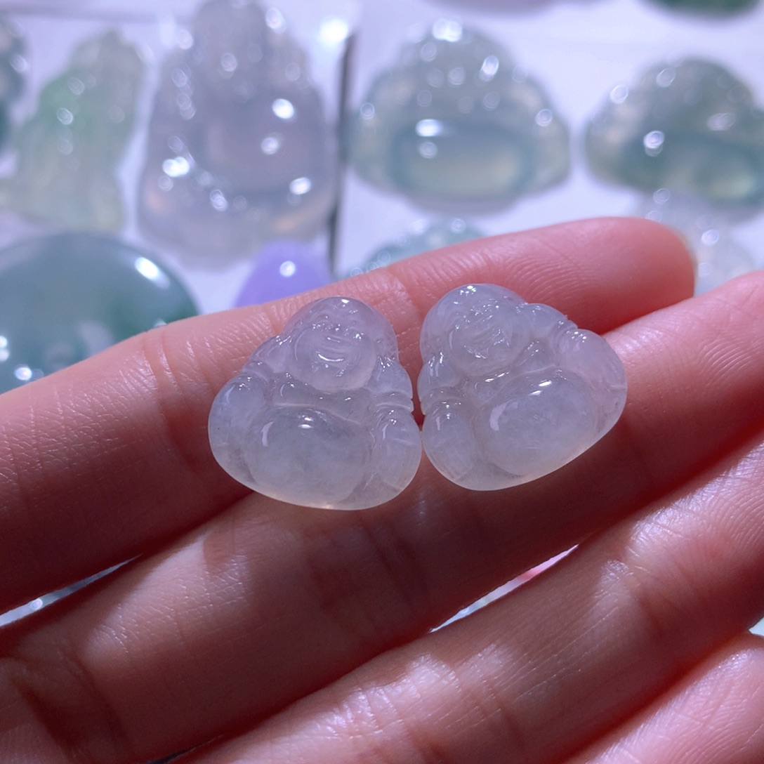 翡翠未镶嵌颈饰一对
