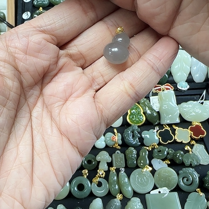 和田玉吊坠(不含链)18K金镶嵌