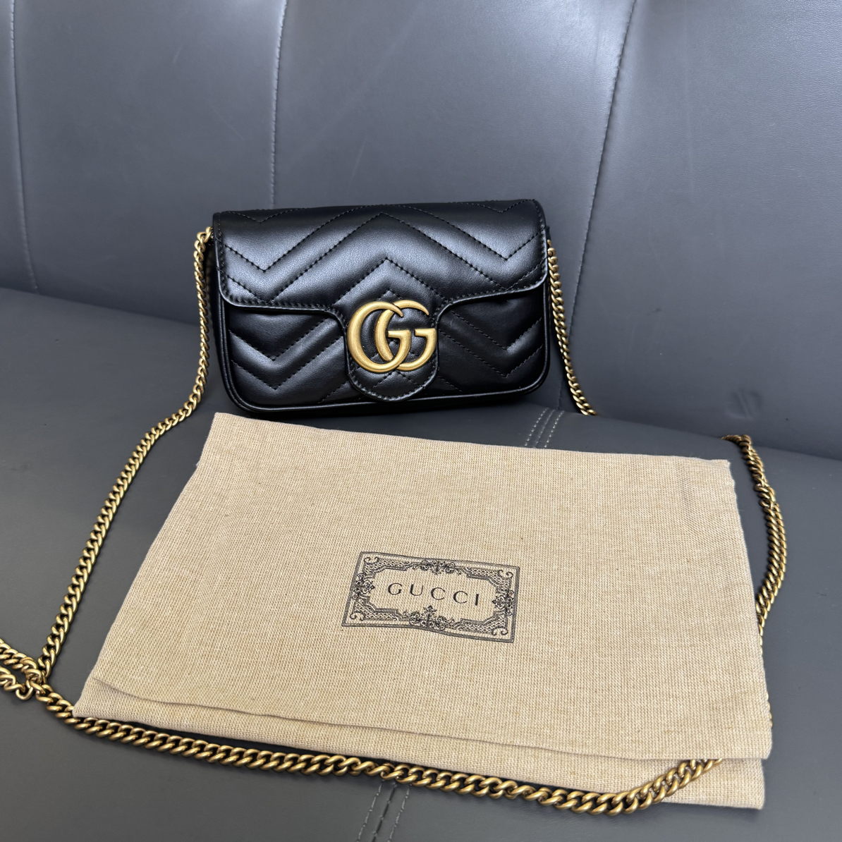 99新 GUCCI/古驰 古驰新款黑金mini马蒙斜挎包