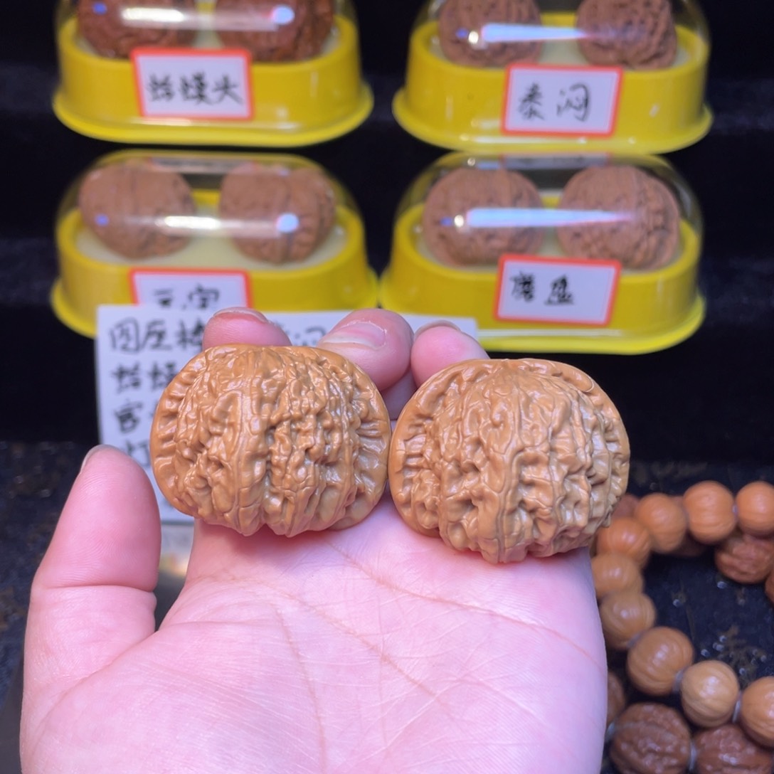 文玩核桃把件闷白41尺