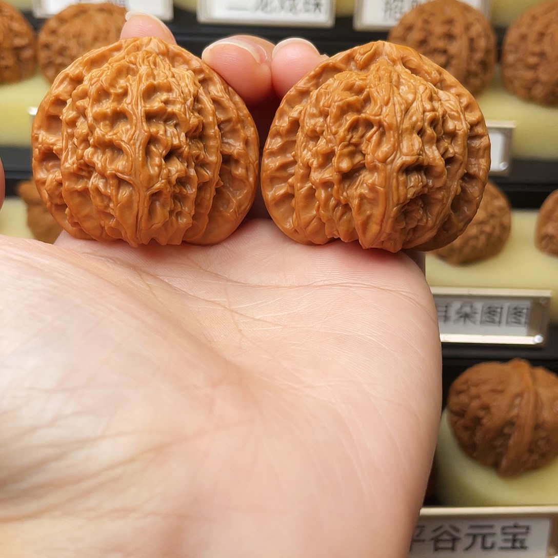文玩核桃吊坠三角白45尺