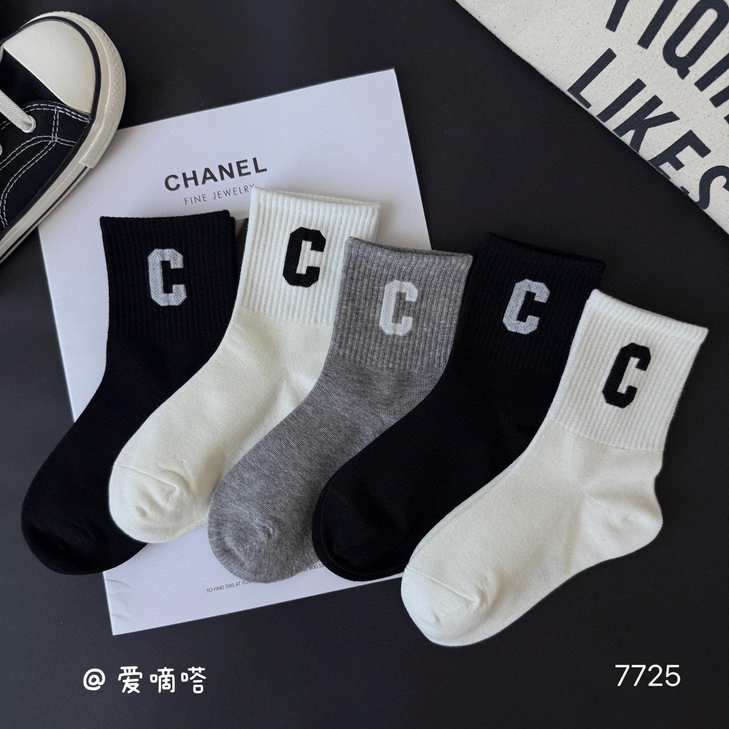 爱嘀嗒7725儿童袜子男童秋冬字母C简约运动黑白灰潮ins中高精梳棉