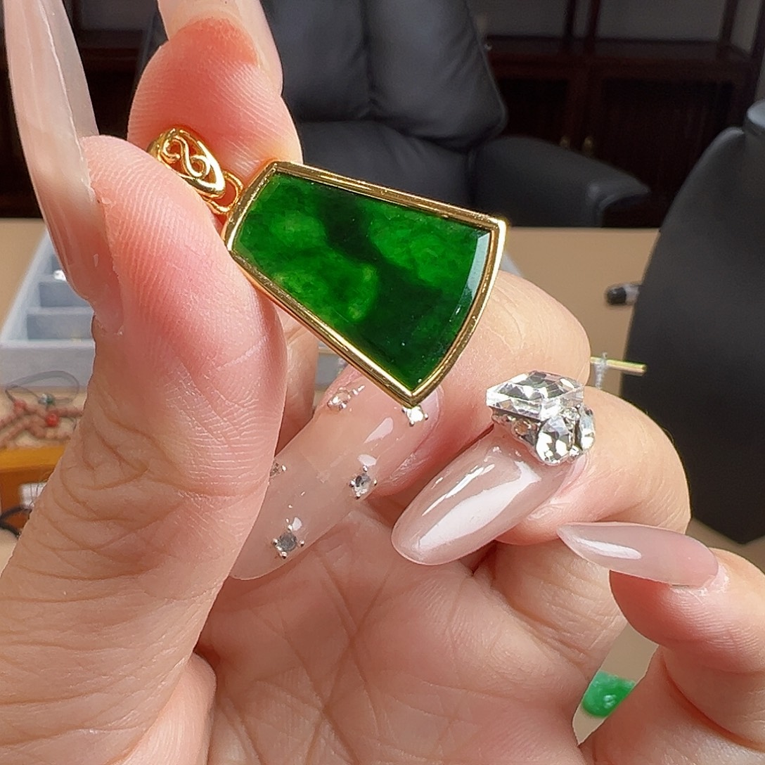 颈饰银S925镶嵌翡翠吊坠