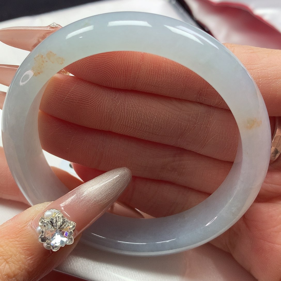 翡翠手镯未镶嵌56圈